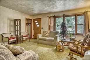 425 E Hilltop Ct, Lowell, IN 46356 - Photo 10
