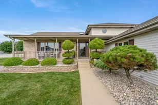 9188 Maple Dr, Saint John, IN 46373 - Photo 4