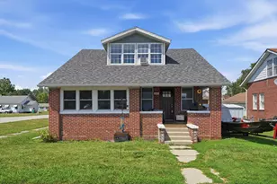 102 E Washington St, Morocco, IN 47963 - Photo 1