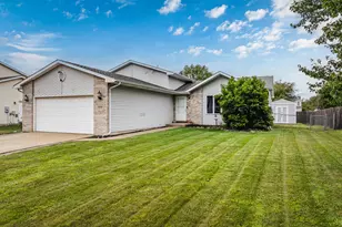 1412 Essex Dr, Chesterton, IN 46304 - Photo 1