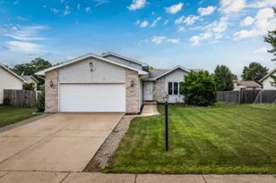 1412 Essex Dr, Chesterton, IN 46304 - Photo 2