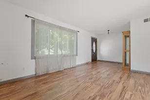 609 Black Oak Dr, Trail Creek, IN 46360 - Photo 2