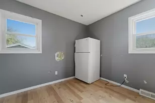 609 Black Oak Dr, Trail Creek, IN 46360 - Photo 10
