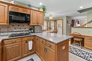 11458 Burr St, Crown Point, IN 46307 - Photo 6