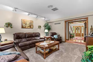 11458 Burr St, Crown Point, IN 46307 - Photo 12