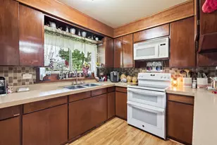 484 E Robbins St, Wheatfield, IN 46392 - Photo 8