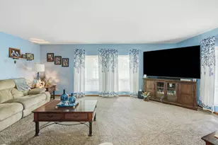 484 E Robbins St, Wheatfield, IN 46392 - Photo 4