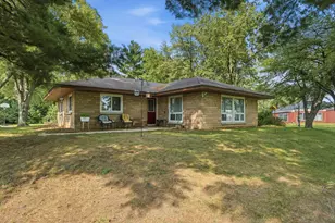 484 E Robbins St, Wheatfield, IN 46392 - Photo 2