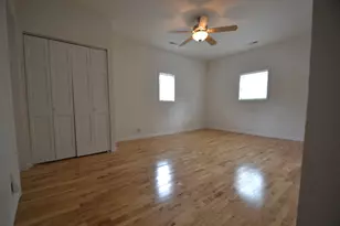 555 S Locust St, Valparaiso, IN 46383 - Photo 12