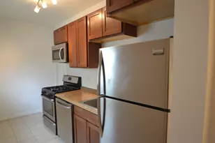 555 S Locust St, Valparaiso, IN 46383 - Photo 4