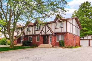 805 Wellington Dr, Dyer, IN 46311 - Photo 1