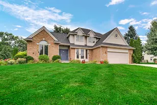 2957 Woodbine Dr, Valparaiso, IN 46383 - Photo 2