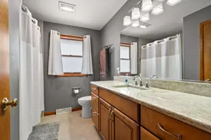 8938 Pettit Dr, Highland, IN 46322 - Photo 14