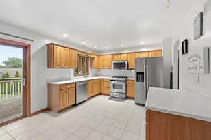 3909 Brookside Dr, Crown Point, IN 46307 - Photo 8