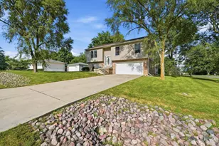 3909 Brookside Dr, Crown Point, IN 46307 - Photo 2