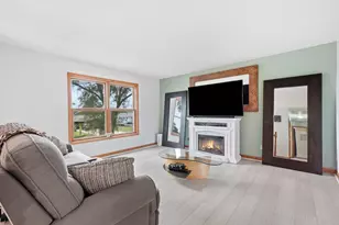 3909 Brookside Dr, Crown Point, IN 46307 - Photo 6