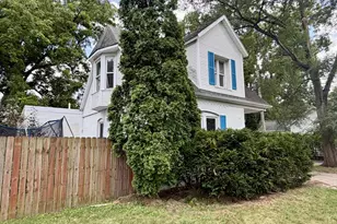 406 Locust St, Valparaiso, IN 46383 - Photo 2