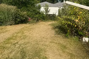 8207 Grace St, Highland, IN 46322 - Photo 4