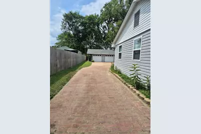 70 N Hillcrest Avenue, Hobart, IN 46342 - Photo 4