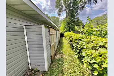 70 N Hillcrest Avenue, Hobart, IN 46342 - Photo 24