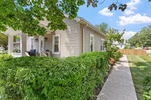 307 Institute St, Valparaiso, IN 46383 - Photo 2