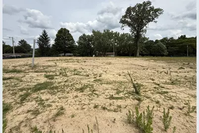 886 W Severs Road, La Porte, IN 46350 - Photo 2