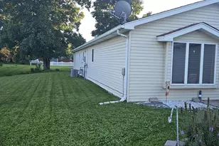 155 Plum Creek Dr, Schererville, IN 46375 - Photo 2