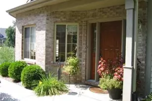 4906 Waters Edge Dr, Valparaiso, IN 46383 - Photo 2