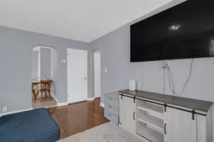 117 N Wisconsin St, Hobart, IN 46342 - Photo 6