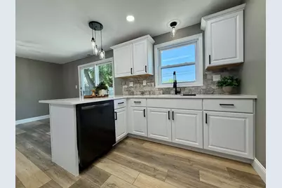 710 W Charles Street, Rensselaer, IN 47978 - Photo 2