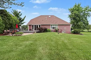141 Kensington Dr, Valparaiso, IN 46385 - Photo 4
