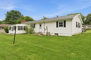 653 Lorraine Dr, Valparaiso, IN 46385 - Photo 4
