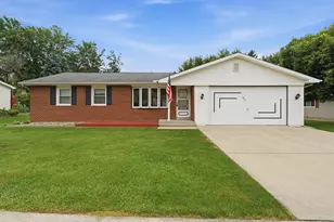 653 Lorraine Dr, Valparaiso, IN 46385 - Photo 1