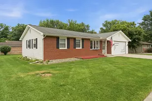 653 Lorraine Dr, Valparaiso, IN 46385 - Photo 2