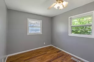 7720 Rhode Island Ct, Hammond, IN 46323 - Photo 10