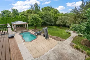 10730 Erie Dr, Crown Point, IN 46307 - Photo 6