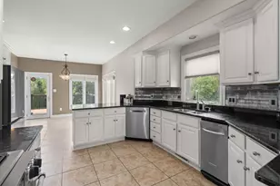 10730 Erie Dr, Crown Point, IN 46307 - Photo 20