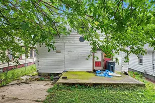 131 N Ashland Ave, Michigan City, IN 46360 - Photo 2