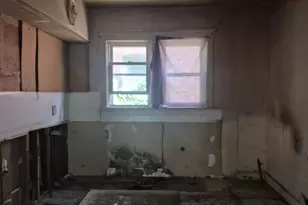 544 Van Buren St, Gary, IN 46402 - Photo 12