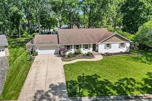 203 Oxbow Ct, Valparaiso, IN 46383 - Photo 2