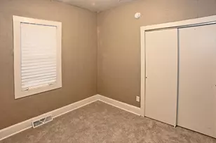 207 N Ash St, Hobart, IN 46342 - Photo 10