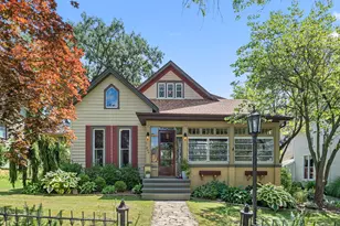 406 Lafayette St, Valparaiso, IN 46383 - Photo 1