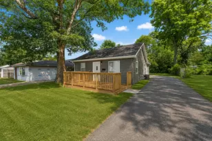 19 E 36th Pl, Hobart, IN 46342 - Photo 1