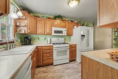 5898 Carol Court, Demotte, IN 46310 - Photo 6