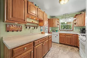 5898 Carol Ct, Demotte, IN 46310 - Photo 6