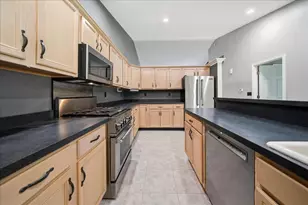 216 Dundee St, Valparaiso, IN 46385 - Photo 6