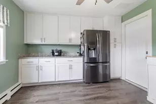 8434 Delaware Pl, Highland, IN 46322 - Photo 10