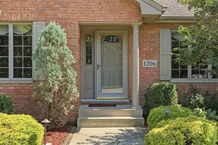 1206 Boxwood Dr, Munster, IN 46321 - Photo 4