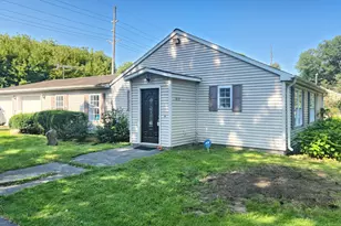 10 1/2 E 36th Pl, Hobart, IN 46342 - Photo 2