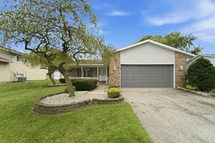 3695 Kingsway Dr, Crown Point, IN 46307 - Photo 1